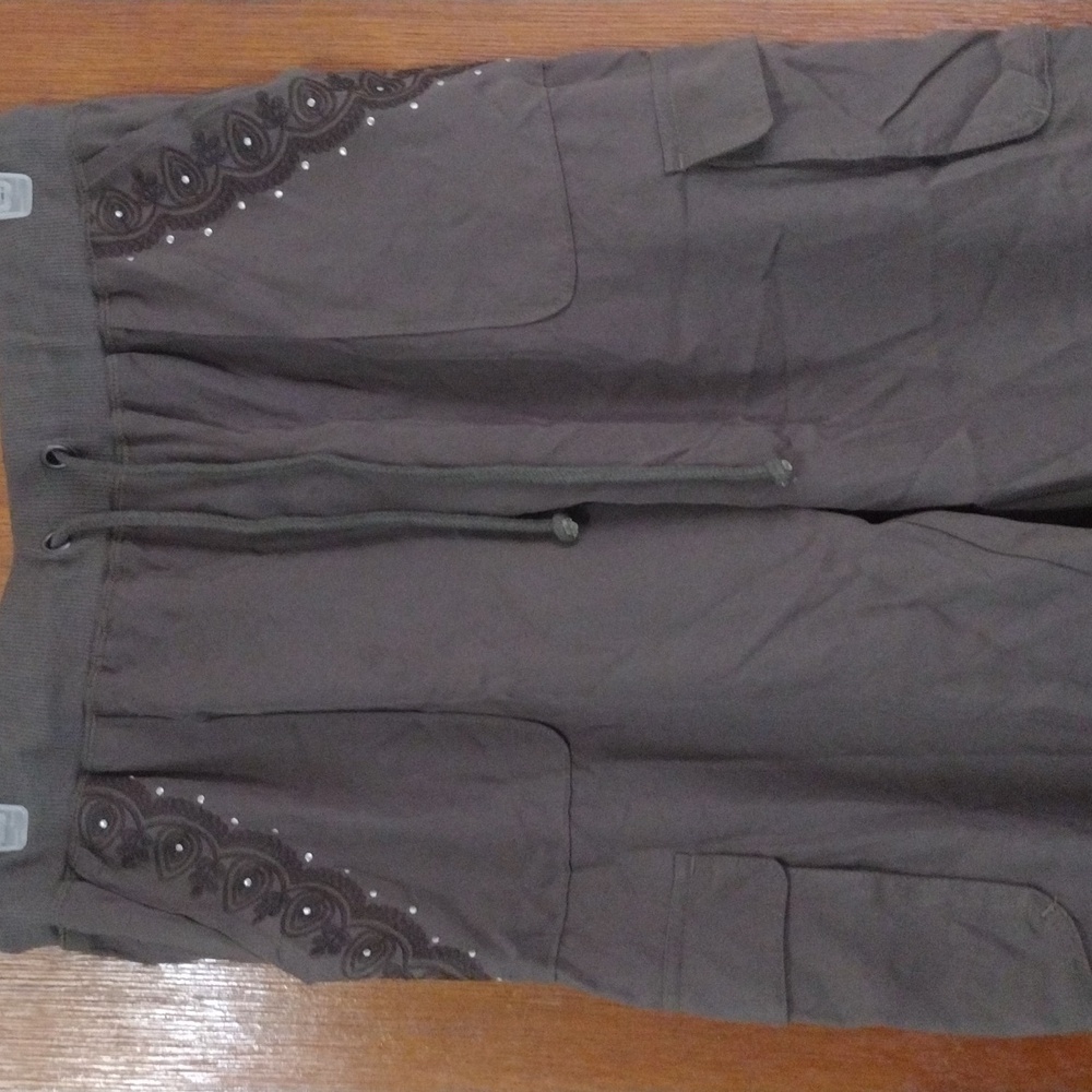 Cute jogger type pants size medium​